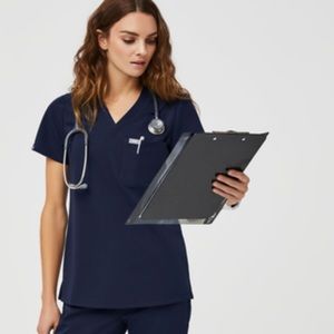 Figs Catarina One Pocket Scrub Top in Navy- Size Small